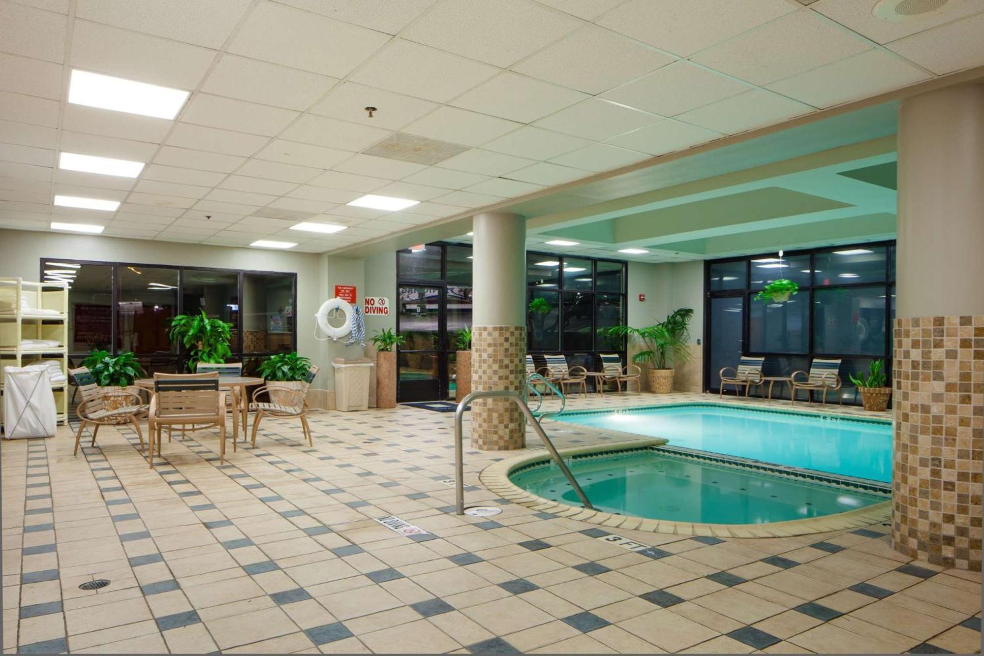 Embassy Suites San Antonio Airport Екстериор снимка