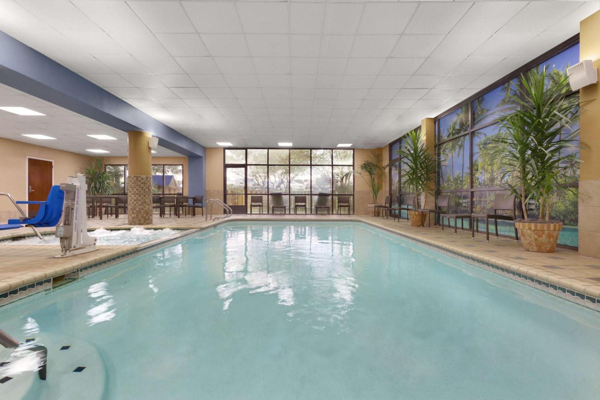 Embassy Suites San Antonio Airport Екстериор снимка