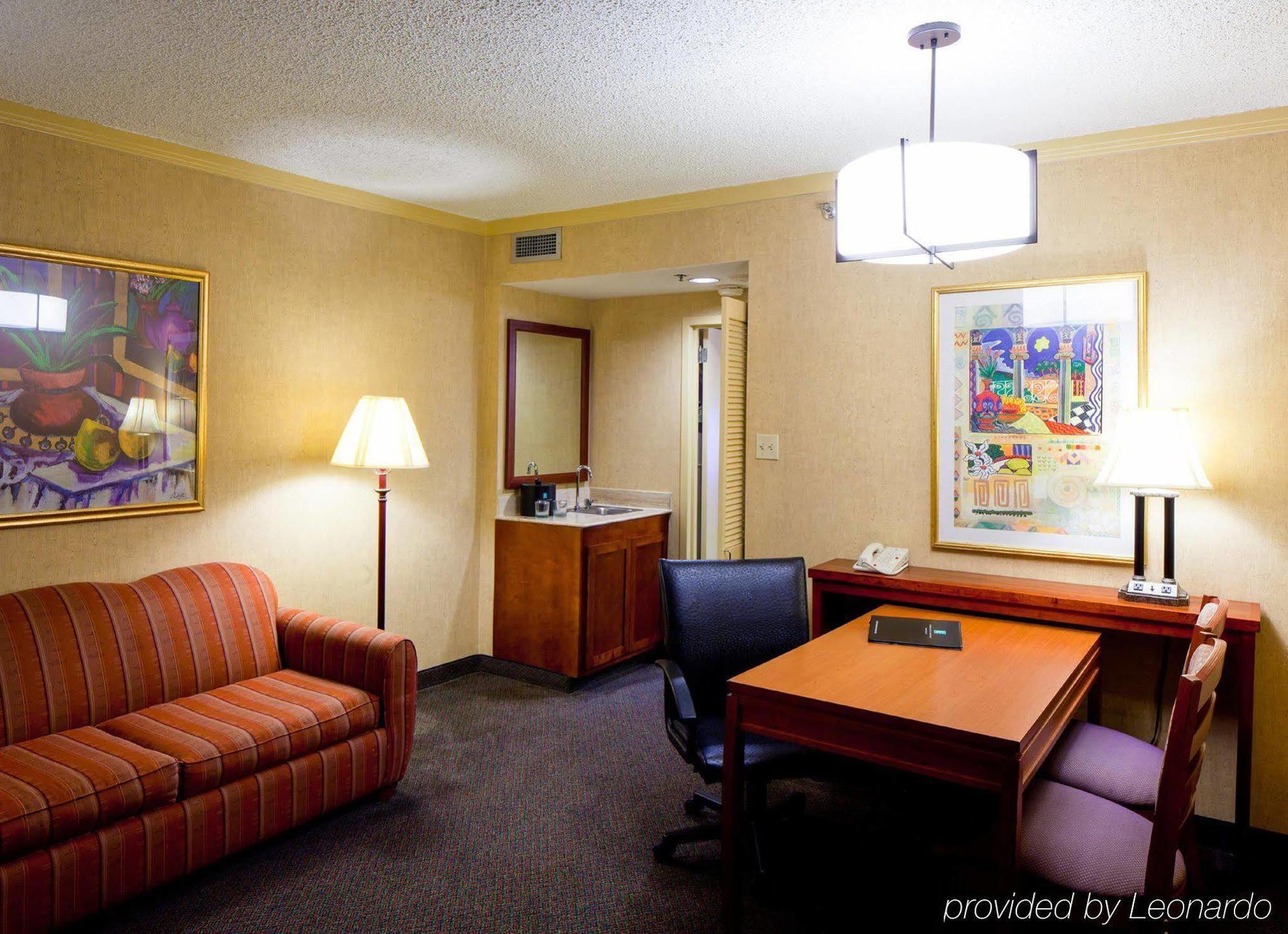 Embassy Suites San Antonio Airport Стая снимка